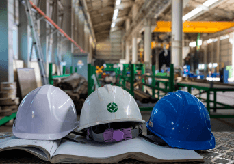 300명 규모, 3교대 근무로 인한 근태 관리가 복잡해요