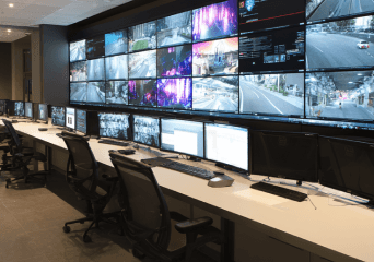 유동인구가 많아 통합 보안 관리가 어려워요